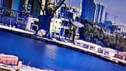 Video Haber | Otomobilin denize uçtuğu anlar kamerada!