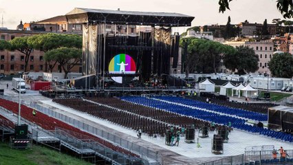 Roma, conto alla rovescia per il live di David Gilmour: ecco il maxi palco al Circo Massimo