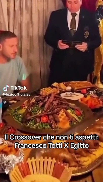 Francesco Totti in Egitto, la cena di lusso per lui e Noemi il VIDEO