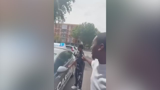 Un compañero de autoescuela de Endrick le graba antes de una clase de coche y el 'vacile' que le pega es tremendo
