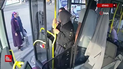 Sivas'ta otobüs şoföründen alkışlanacak hareket