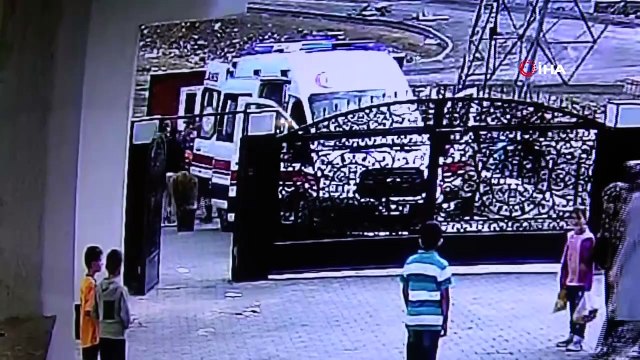 Servis Şoförü, Minik Emre'yi servis aracının altında ezdi! Balkondan Düşme Görüntüsü Vermeye Çalıştı