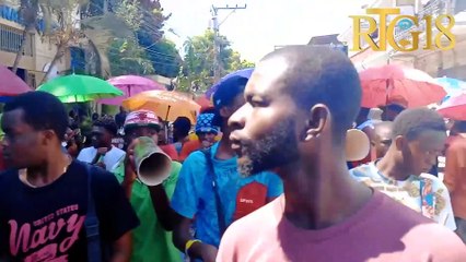 Cap-Haïtien.- Sitin plizyè machann ak enpòtatè devan ladwàn pou egzije bese pri dedwànman kontenè yo