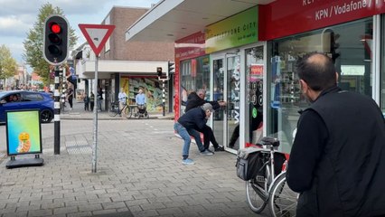 Armed robbery caught on camera as chaos unfolds outside a store in Waalwijk, Netherlands