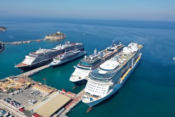 Kruvaziyer turizmi şahlandı! Aydın'a 5 gemi birden geldi