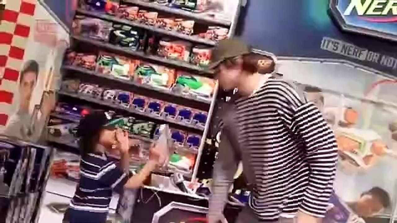 The Kissing Booth Cast -  FUNNY AND HILARIOUS MOMENTS - TRY NOT TO LAUGH 2018