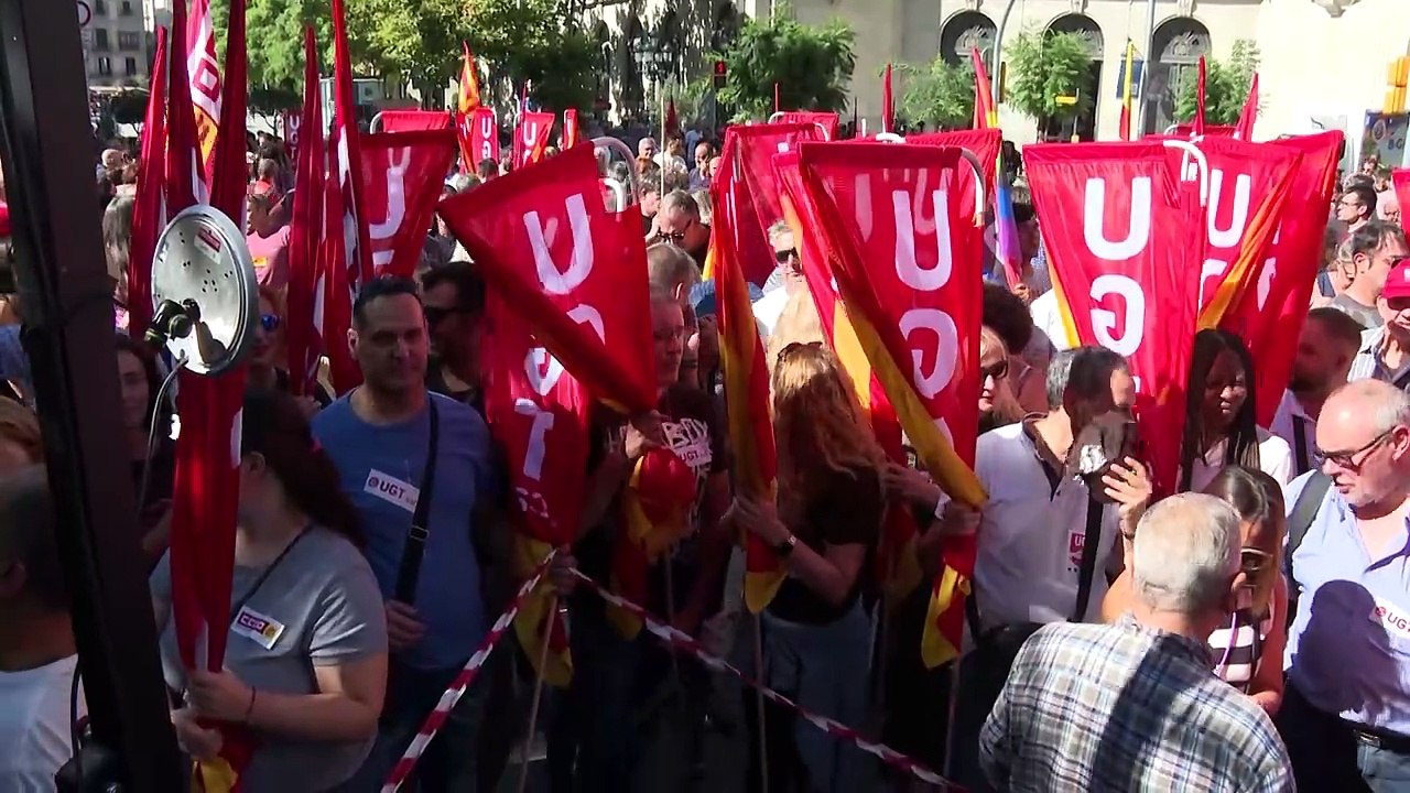 Sindicatos se manifiestan frente a sedes de patronal para exigir acuerdo de reducción jornada