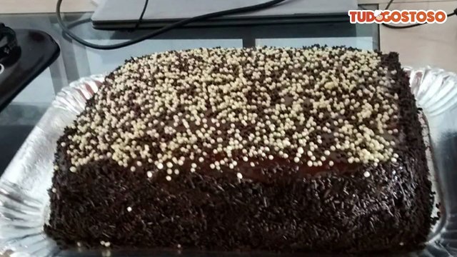 Bolo delícia brigadeiro e beijinho