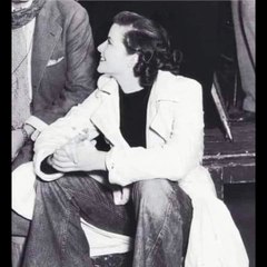 Katherine Hepburn u trapericama na filmskom setu, 1930-ih