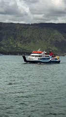 Absen dulu yang udah pernah menyeberang Danau Toba! #backpackerjomblo #danautoba