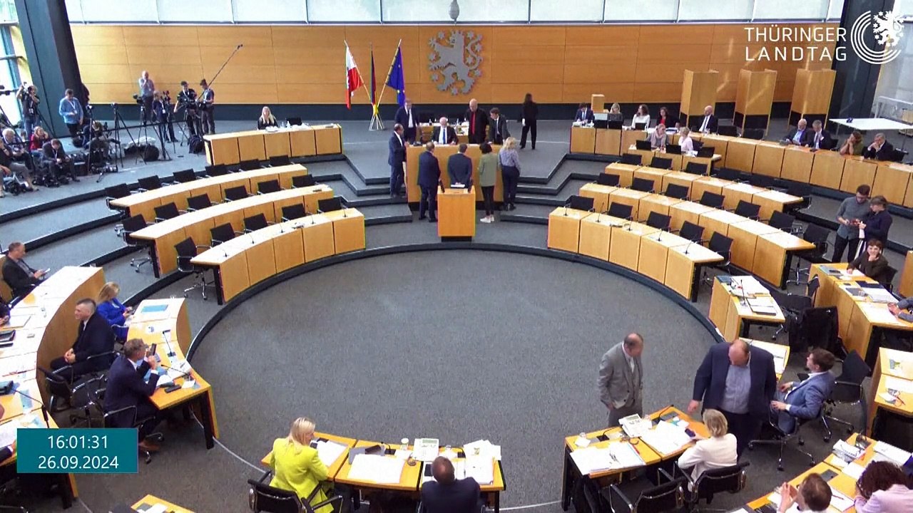 Thüringen: Tumulte in erster Landtagssitzung - Unterbrechung bis Samstag