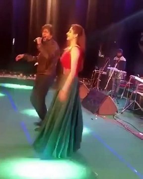 Had fun time dancing randomly with #ChunkyPandey on his hit number 'O Laal Dupatte Wali'. #RandomDance #Bollywood #Show #WorkLife #FavSong #HappyTimes