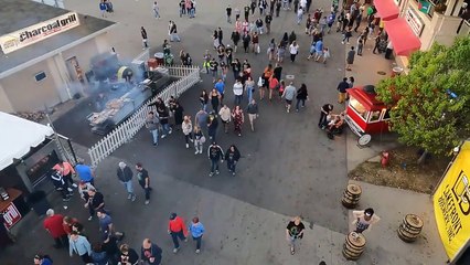 'Americans Smell Good' - Tráiler Oficial