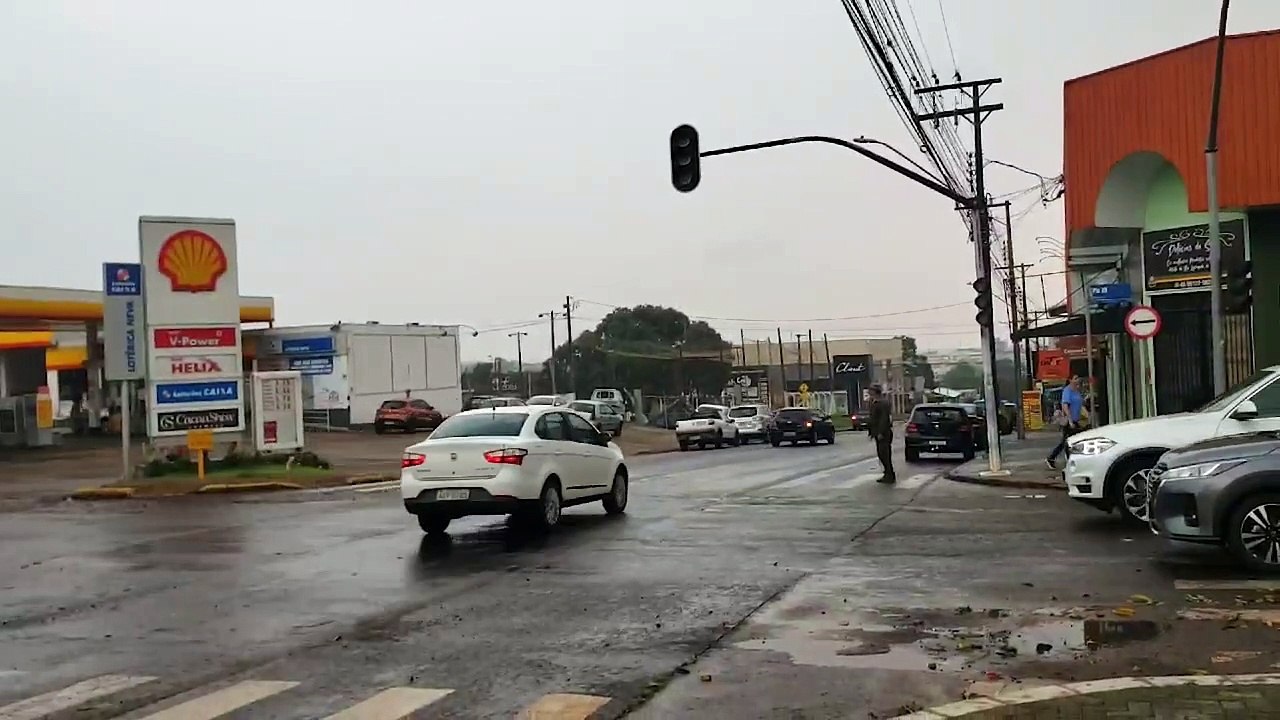 Vários semáforos estão inoperantes após fortes chuvas em Cascavel
