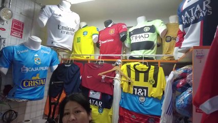 Recorriendo el Mercado de Camisetas de Fútbol en Gamarra - Perú