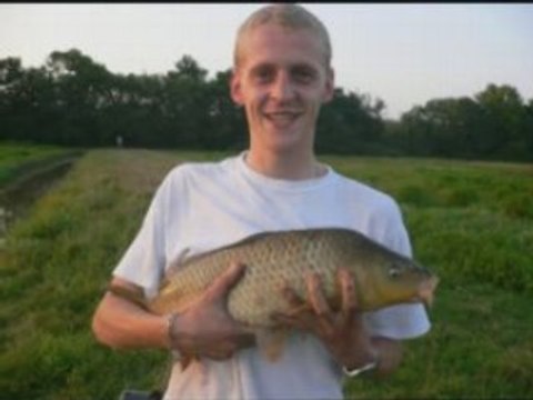 Sauvetage de carpes dans les barthes de rivieres (landes)