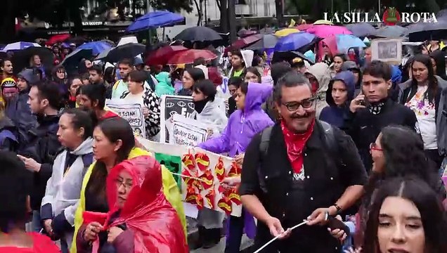 Marchan normalistas y familiares a 10 años del caso Ayotzinapa