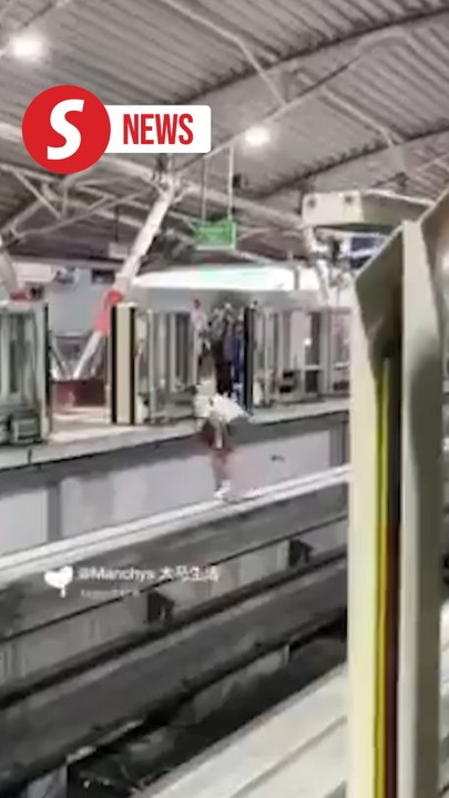 Cops hunting for man who leapt across KL monorail tracks