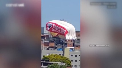 [나우쇼츠] 브라질 주택가 덮친 비행선...조종사·승객 부상 / YTN