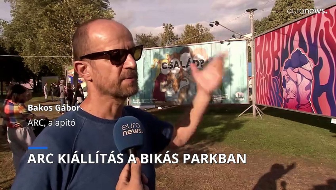 Párbeszédet és képviselőket is provokálnak az ARC kiállítás plakátjai a Bikás parkban