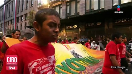 A 10 años del caso Ayotzinapa, marchan en el Zócalo de la CDMX