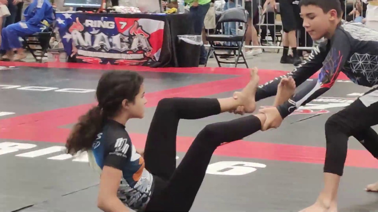 Girl & Boy Wrestling- Brazilian Jiu-Jitsu Girl beats Boy 7-0 for entry into finals