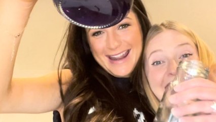 Best friends' try 'old wives' red cabbage gender reveal test - and it works