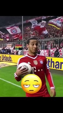 Quand l'arbitre est meilleur que les joueurs de foot