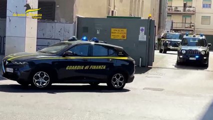 Télécharger la video: Due «corrieri della droga» arrestati a Villabate con 28 chili di hashish