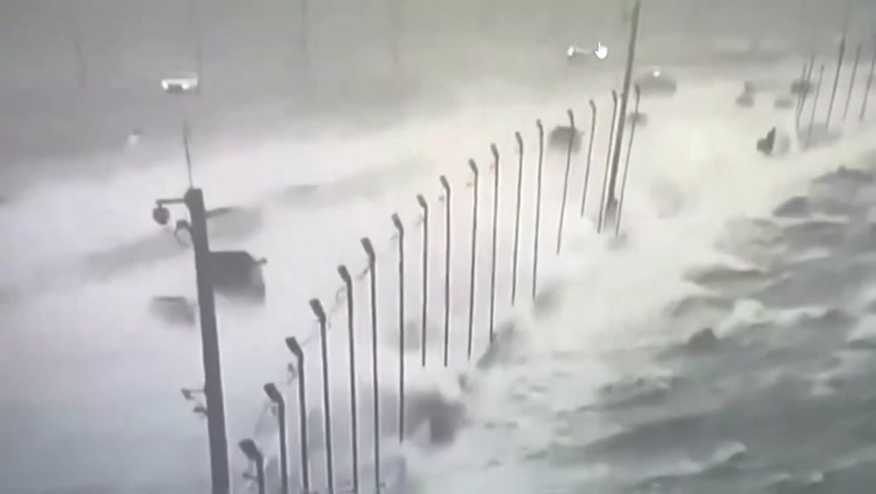 CCTV shows cars driving across Tampa bridge as 130mph winds and dangerous waves from ‘unsurvivable’ Hurricane Helena crash onto road