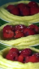 How to use simple lids for baking pans! Take ready-made puff pastry, jam and any fruits!  Simple and delicious!