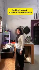 Romantis di waktu dan tempat yang salah