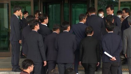 민주, 대검 항의방문..."비인간적 문재인 수사 중단" / YTN