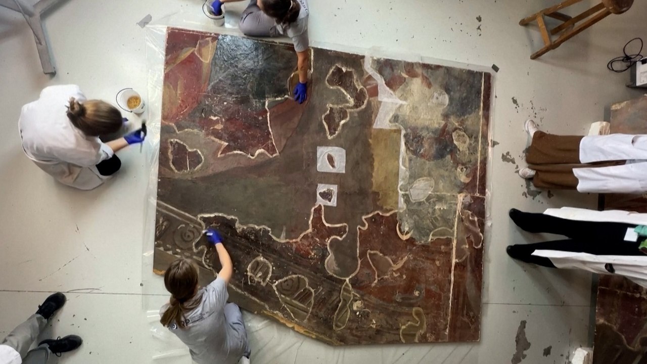 Bacterias vivas para restaurar los frescos de u...