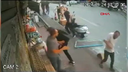 Arkadaşıyla sohbet ederken üzerine cam çerçeve düştü