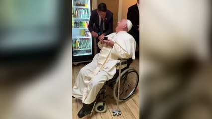 Il Papa al bar per un caffè