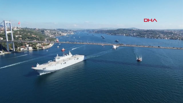 TCG Anadolu ve 15 savaş gemisi İstanbul Boğazı'ndan geçti