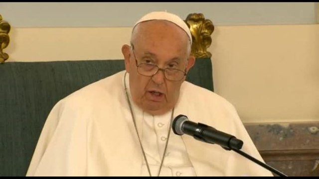 Il Papa: la Chiesa deve chiedere perdono per gli abusi sui minori