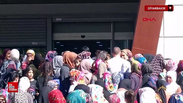 Diyarbakır'da mağazadaki indirim izdiham yarattı
