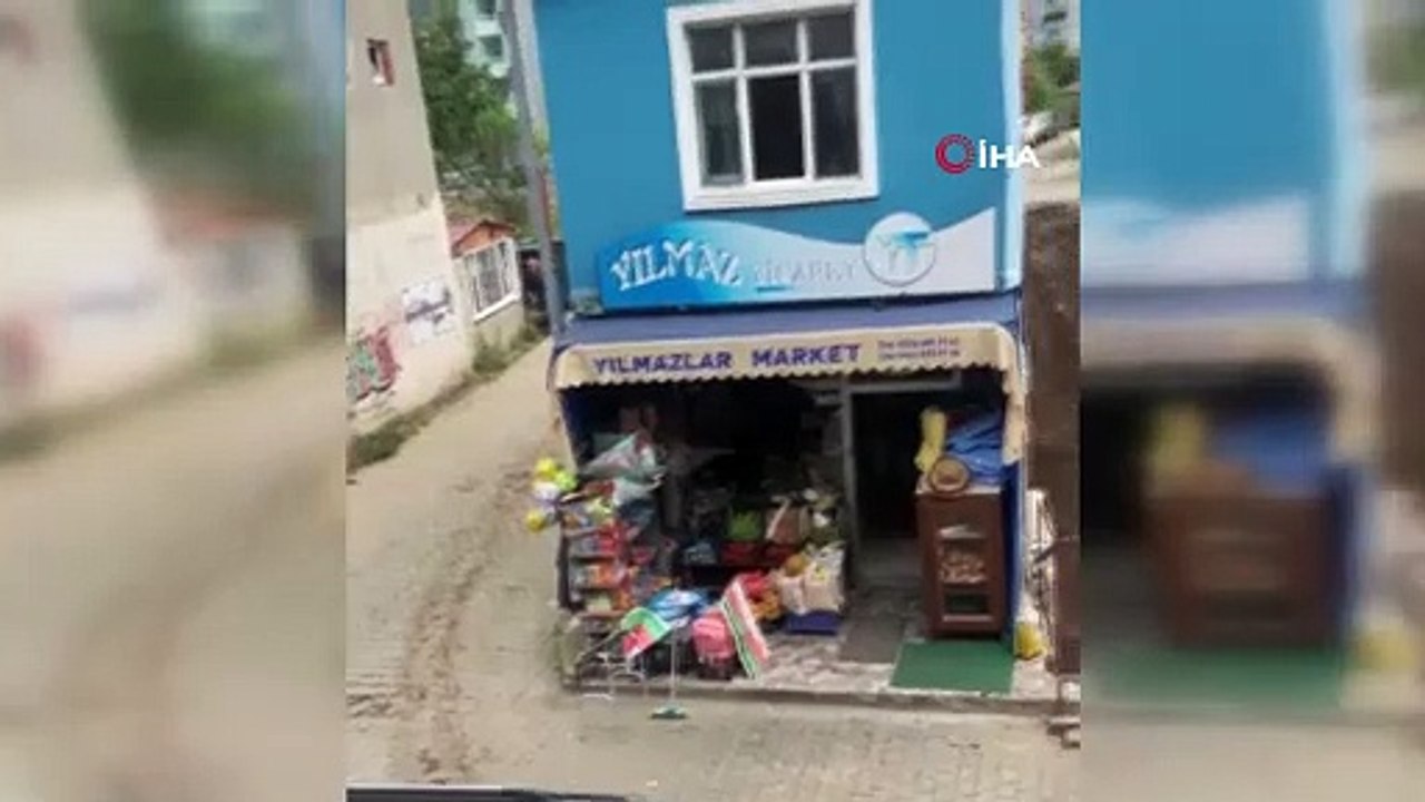 Artvin'in Kemalpaşa ilçesinde tek katlı bina yaşlı adamın üzerine çöktü