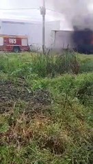 Carreta em chamas assusta moradores de Tijucas