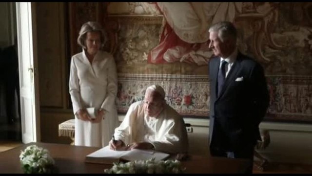 Papa Francesco in Belgio incontra re Filippo e la regina Mathilde