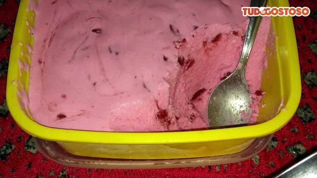 Sorvete de gelatina de morango