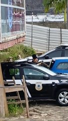 Suspeito de esfaquear o filho deixa central de flagrantes após audiência de custódia