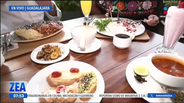 Nallely Medina desayuna en Piso Siete, en Guadalajara, Jalisco