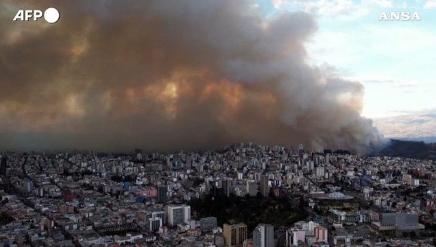 Ecuador, mega incendio minaccia la zona nord di Quito