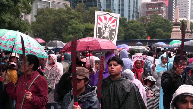 Diez años después, familiares de los 43 estudiantes mexicanos desaparecidos exigen justicia