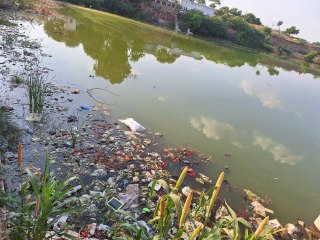 मिलीभगत के खेल में अवैध कब्जे की होड़ में प्रतापसागर तालाब का बदला जा रहा मूल स्वरूप