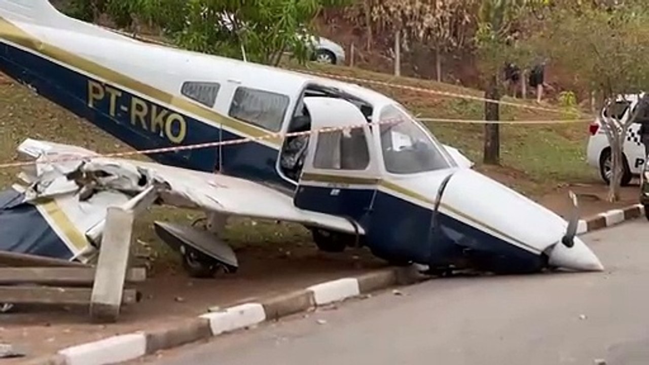 Avião monomotor invade avenida durante pouso em aeroporto de Bragança Paulista