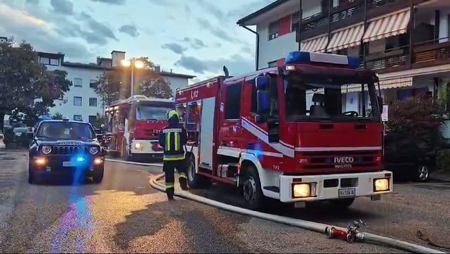 Auto prende fuoco in garage, paura a Bressanone